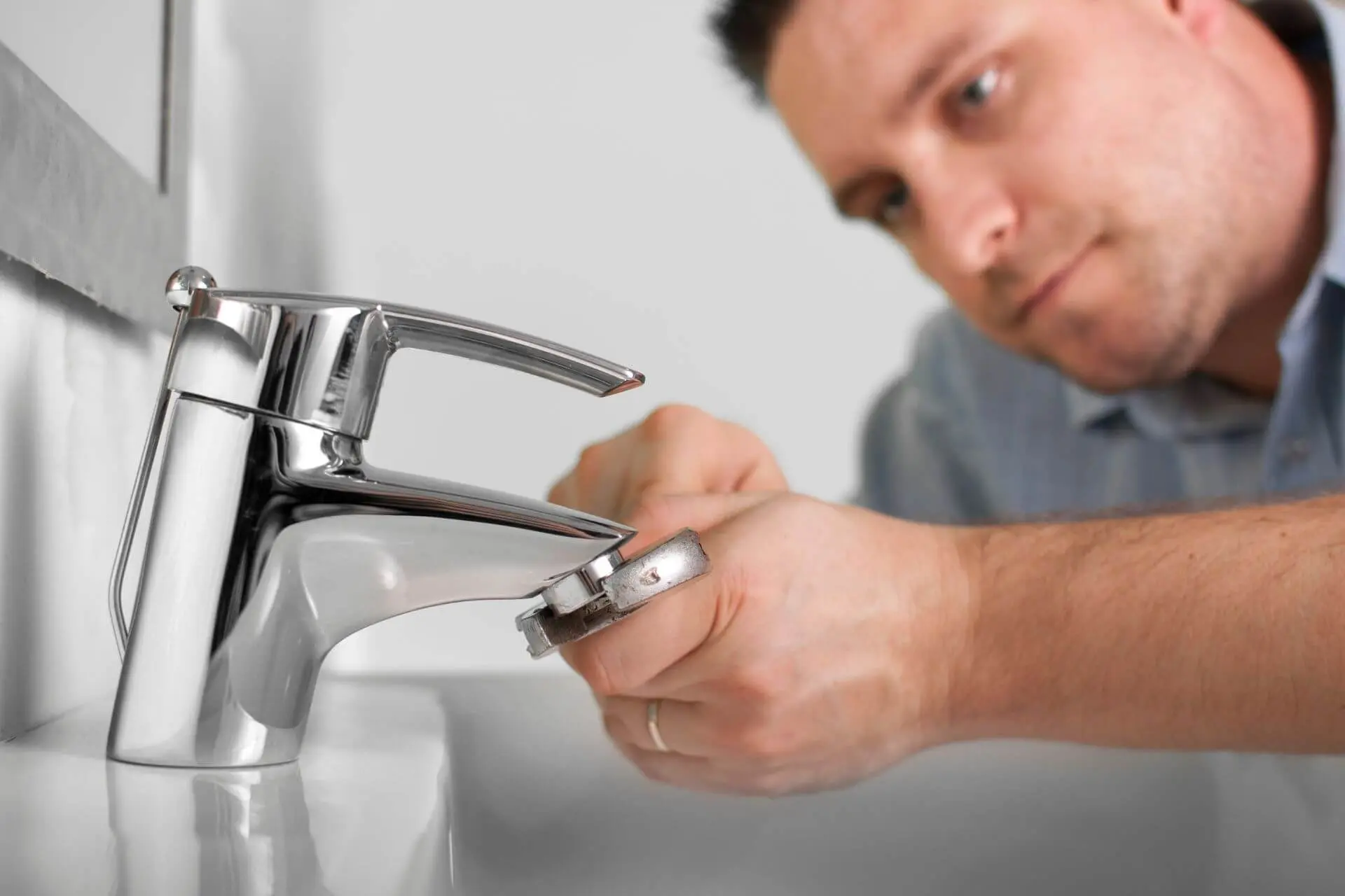 Leaking mixer tap (2)